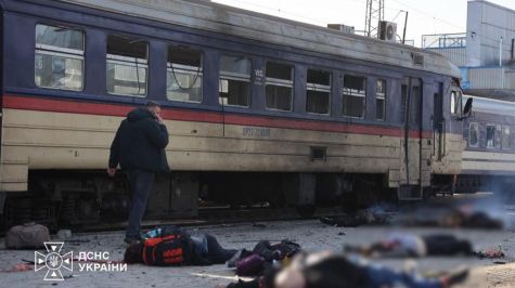 Rusia lanzó un ataque con un dron de propulsión a reacción contra la estación de tren de Dnipró que alcanzó uno de los andenes