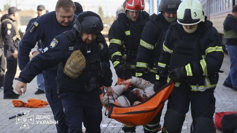 Rusia lanzó un ataque con un dron de propulsión a reacción contra la estación de tren de Dnipró que alcanzó uno de los andenes
