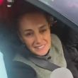 La jefa del Ejecutivo arribó en su vehículo pasadas las 12:20 horas al recinto ubicado en la alcaldía Miguel Hidalgo, donde señaló ante los medios de comunicación que previamente había conversado con los deudos y acudía a reiterarles su respaldo institucional y personal (Foto: Especial)