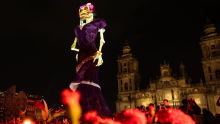 Como parte de las celebraciones por el Día de Muertos, se instaló una Catrina que alcanzó los 33.41 metros de altura y obtuvo el reconocimiento de Guinness World Records. (Foto: Cuartoscuro)